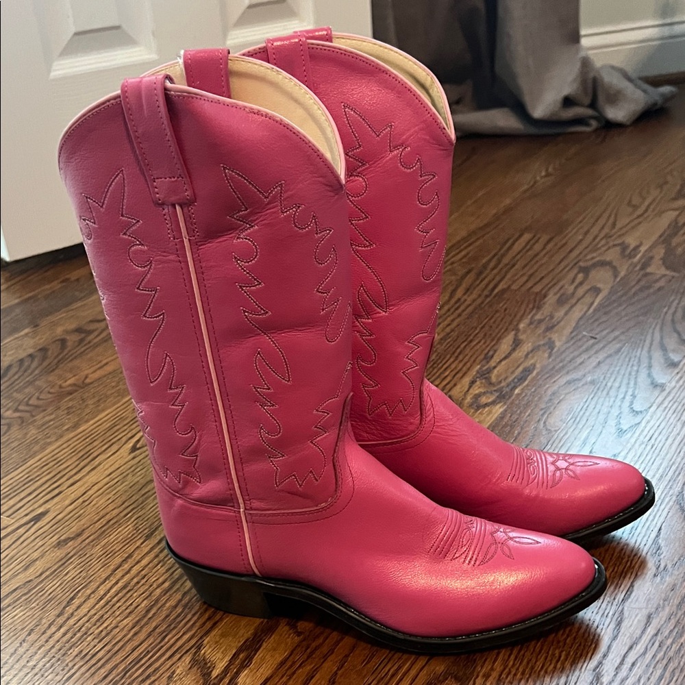 Fuchsia Cowgirl Low Heeled Boots - Never Been Worn!!